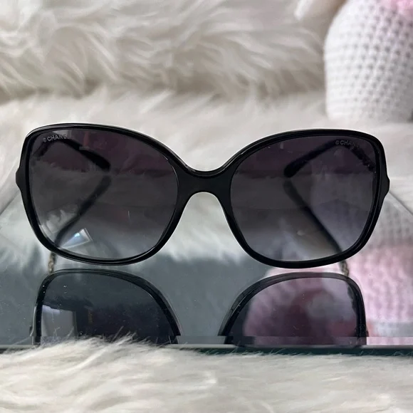CHANEL CC Logo Lambskin Square Chain Sunglasses in Black